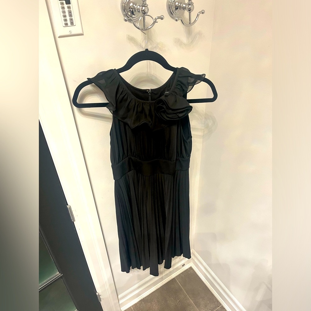 Beautiful max and cleo size 4 dress.